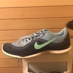 Women’s 6.5 Nike sneakers